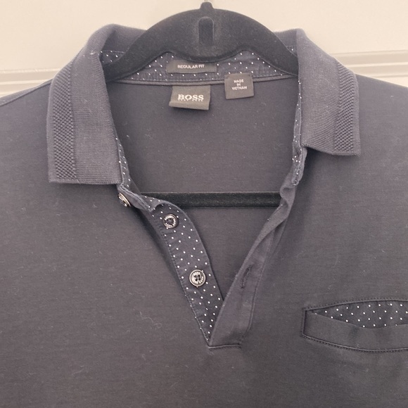 Small black Hugo boss polo - Picture 3 of 4